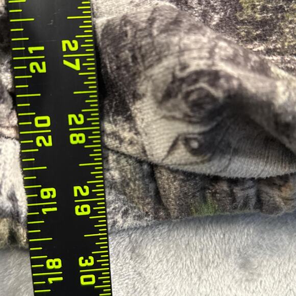 Mossy Oak Vintage Realtree camo zip-up hoodie with quilted lining and fleece - Picture 5 of 6